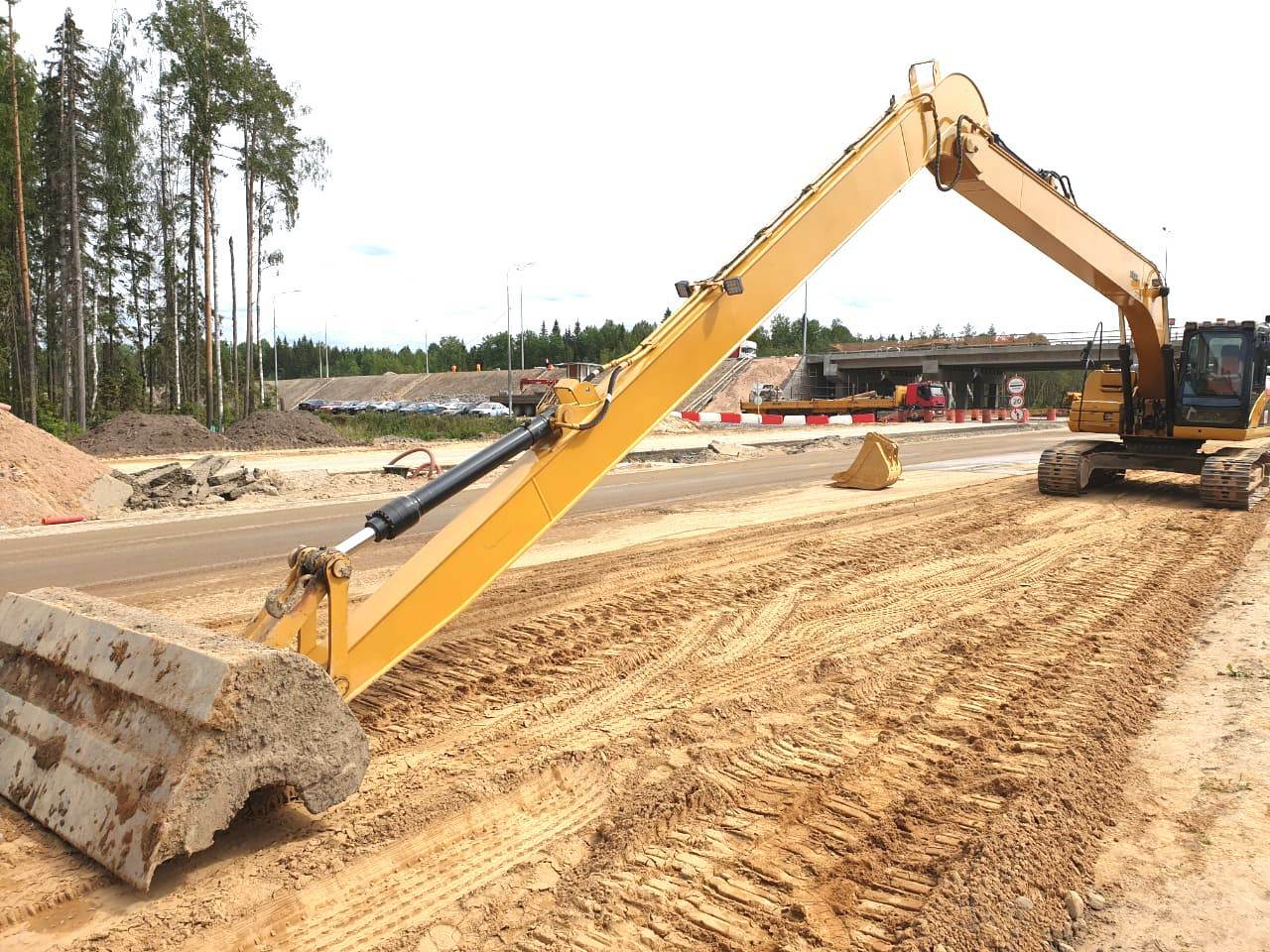  <span style="font-weight: bold;">Длиннорукий экскаватора KOMATSU Модель - РС 220 </span>